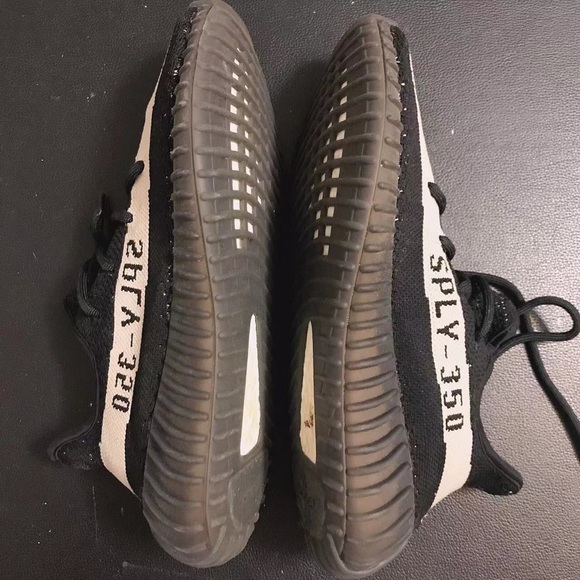 Adidas Yeezy Boost 350 V2 Black/White - Picture 3 of 11
